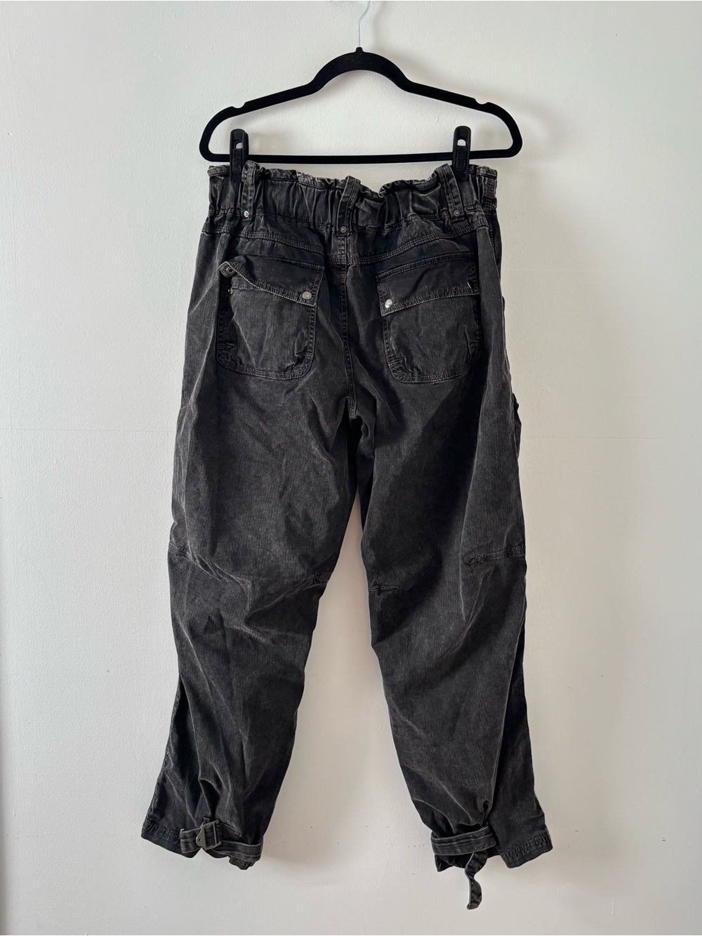 We The Free Can’t Compare Slouch Pants Jeans Cargo Distressed Faded Black - Picture 7 of 9